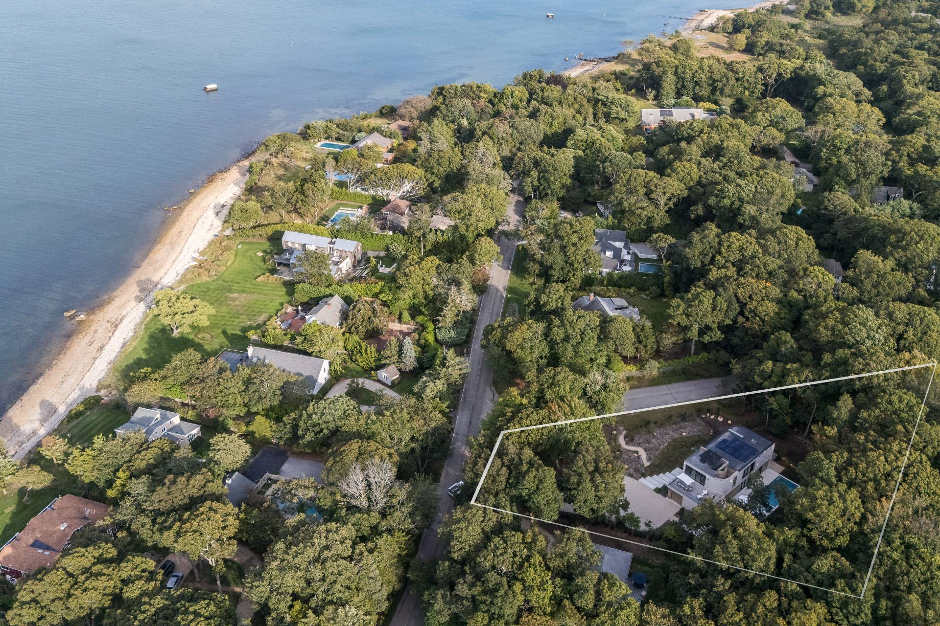 232 Kings Point Road East Hampton, NY 11937 - Photo 33 of 37