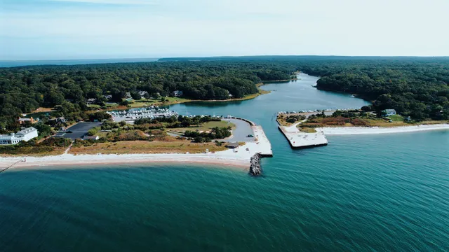 $100,000 | 232 Kings Point Road, East Hampton, NY 11937