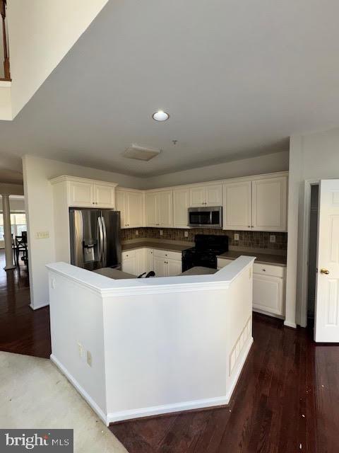 28 Madison Way Downingtown, PA 19335 - Photo 22 of 44 a living room with stainless steel appliances kitchen island granite countertop a refrigerator and a stove top oven