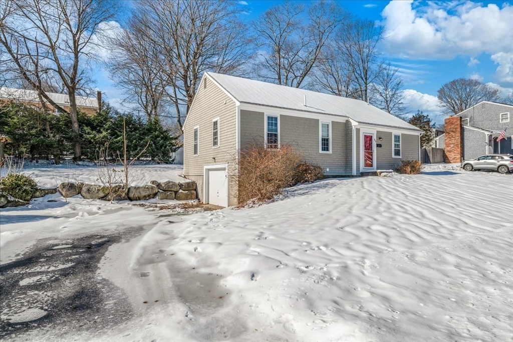 99 Rindge Street Weymouth, MA 02189 - Photo 3 of 35 Gallery Image 3