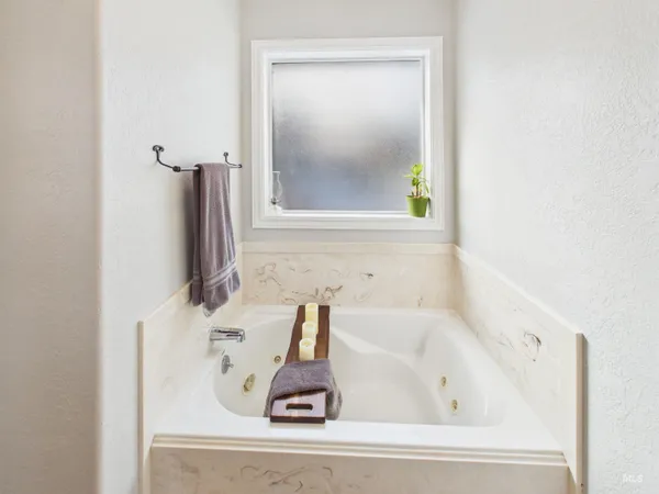 $715,000 | 3449 Hiland Avenue, Burley, ID 83318