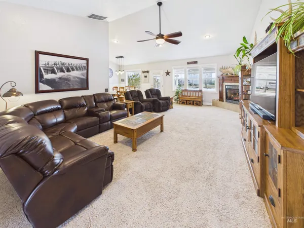 $715,000 | 3449 Hiland Avenue, Burley, ID 83318