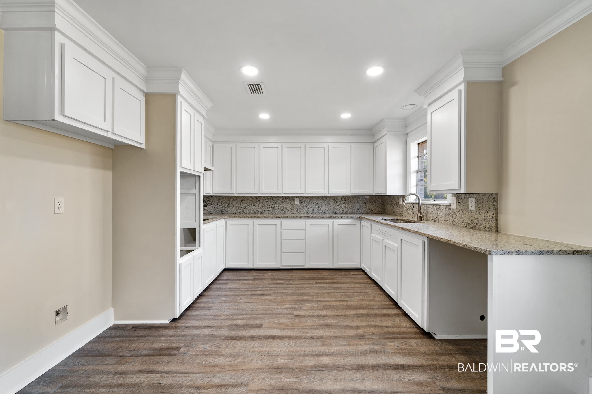 613 East Myrtle Avenue Foley, AL 36535 - Photo 8 of 17