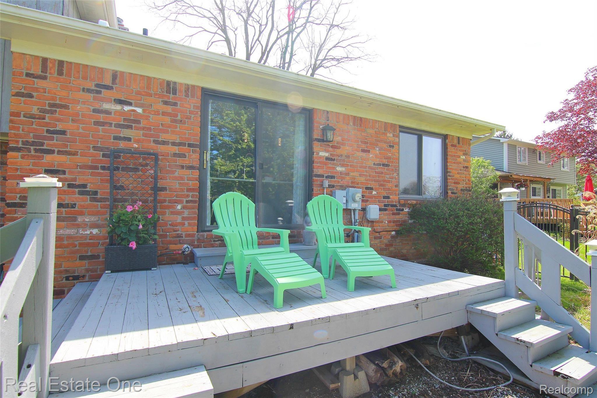 5305 Inverrary Lane Commerce Township, MI 48382 - Photo 23 of 27 Inverrary Ln Back Deck
