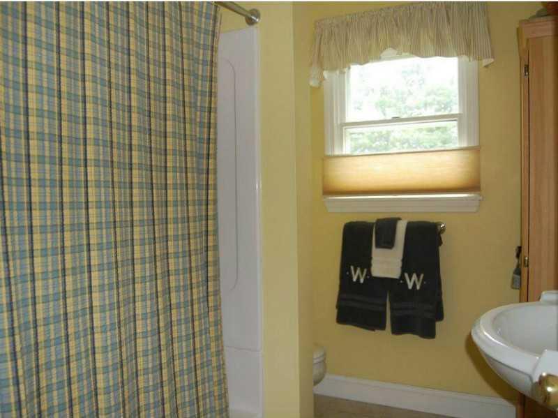 387 Winthrop Road Readfield, ME 04355 - Photo 22 of 29 Bathroom. First floor bathroom