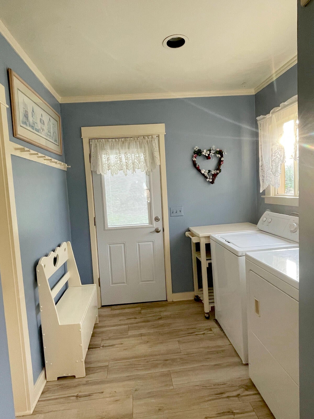 909 South Stage Road Medford, OR 97501 - Photo 32 of 63 Laundry room