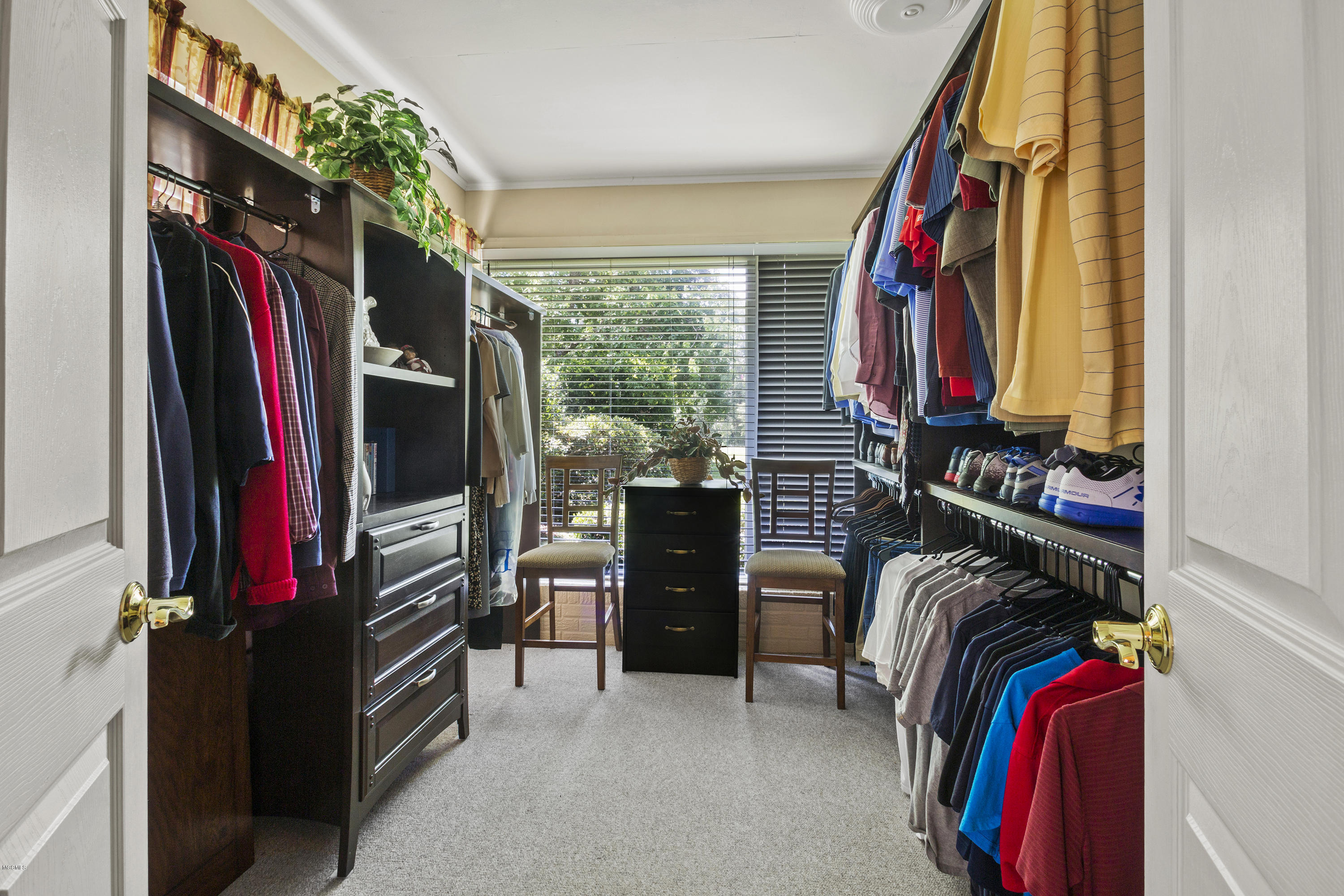 13713 Paraiso Road Ocean Springs, MS 39564 - Photo 20 of 27 Master Closet
