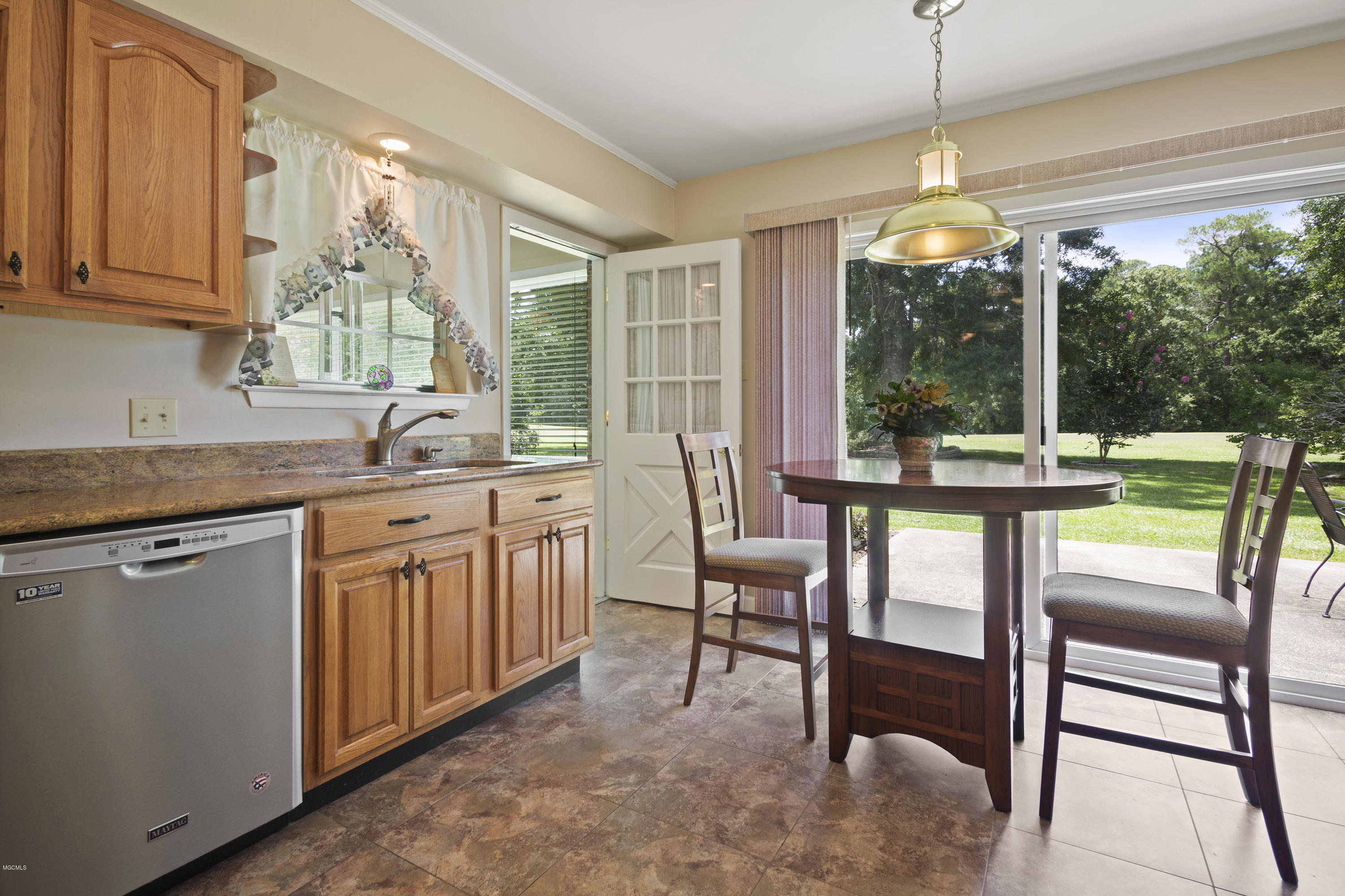 13713 Paraiso Road Ocean Springs, MS 39564 - Photo 10 of 27 Kitchen
