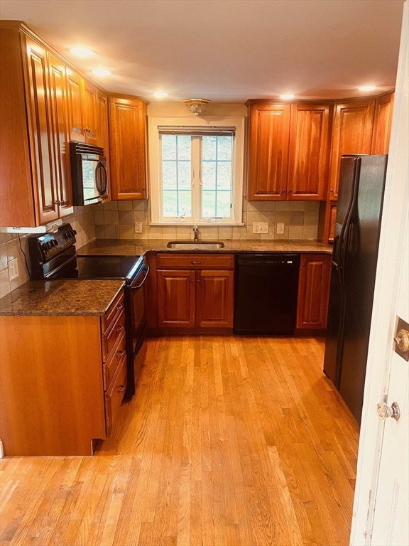 10 Seward Road Stoneham, MA 02180 - Photo 3 of 16 Gallery Image 3