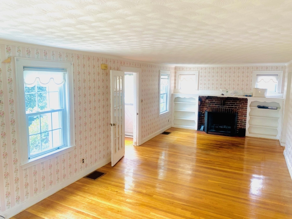 10 Seward Road Stoneham, MA 02180 - Photo 5 of 16 Gallery Image 5
