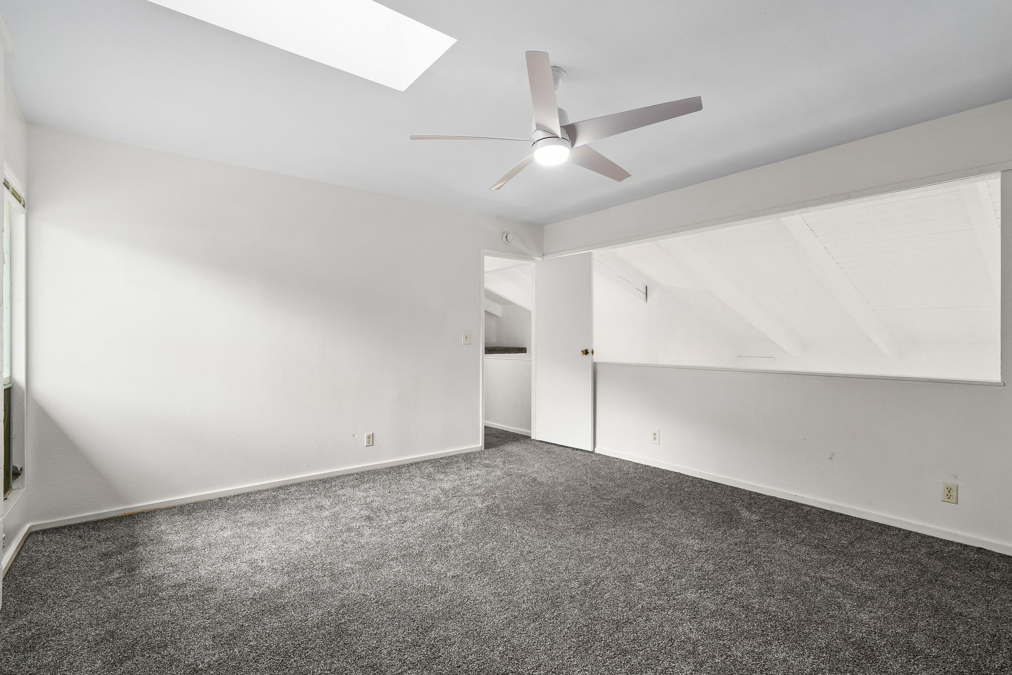 388 Molo Street Kapaa, HI 96746 - Photo 16 of 27 an empty room with a ceiling fan and a window