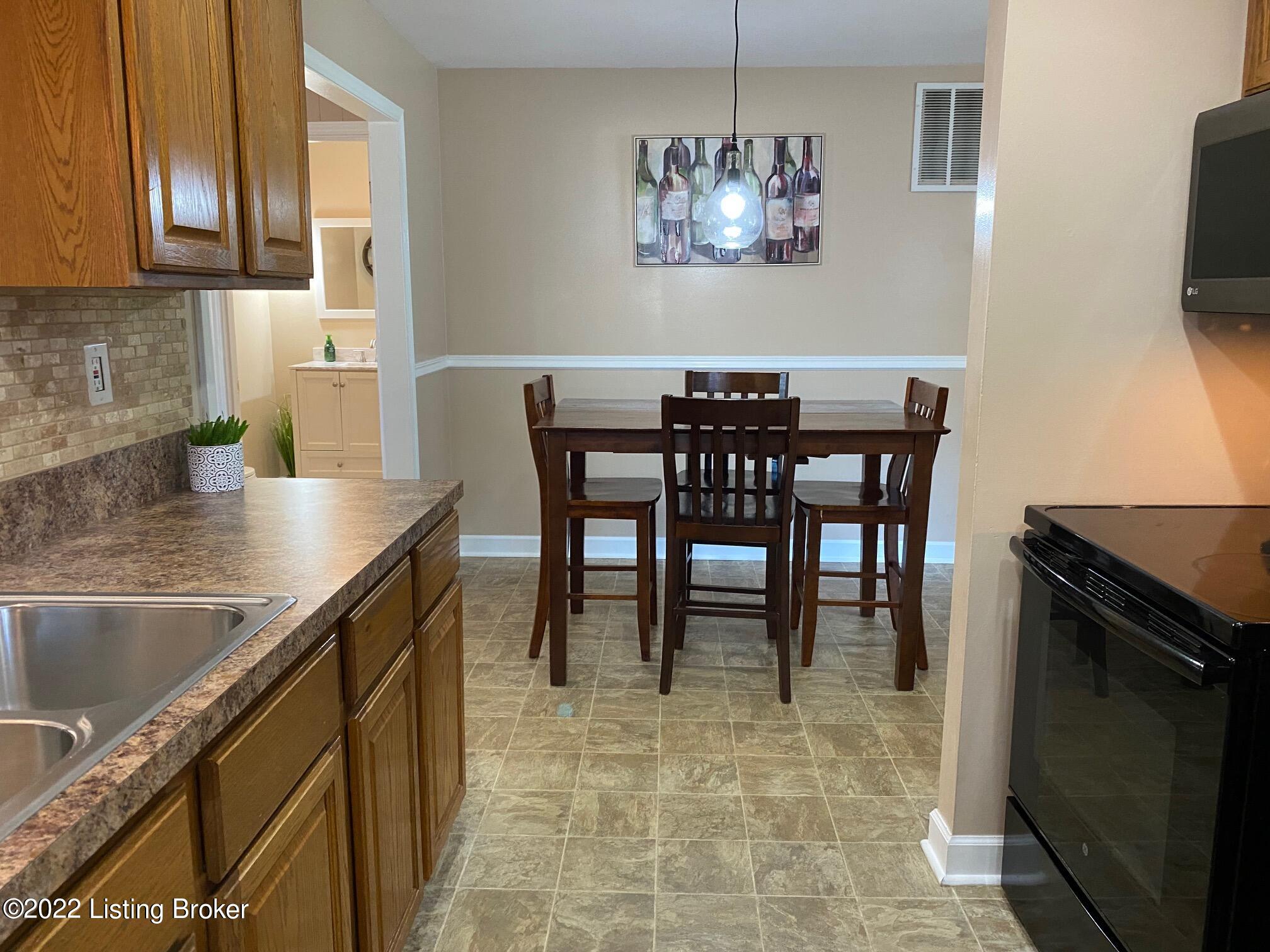 6508 Delton Road Louisville, KY 40258 - Photo 5 of 18 IMG_0151
