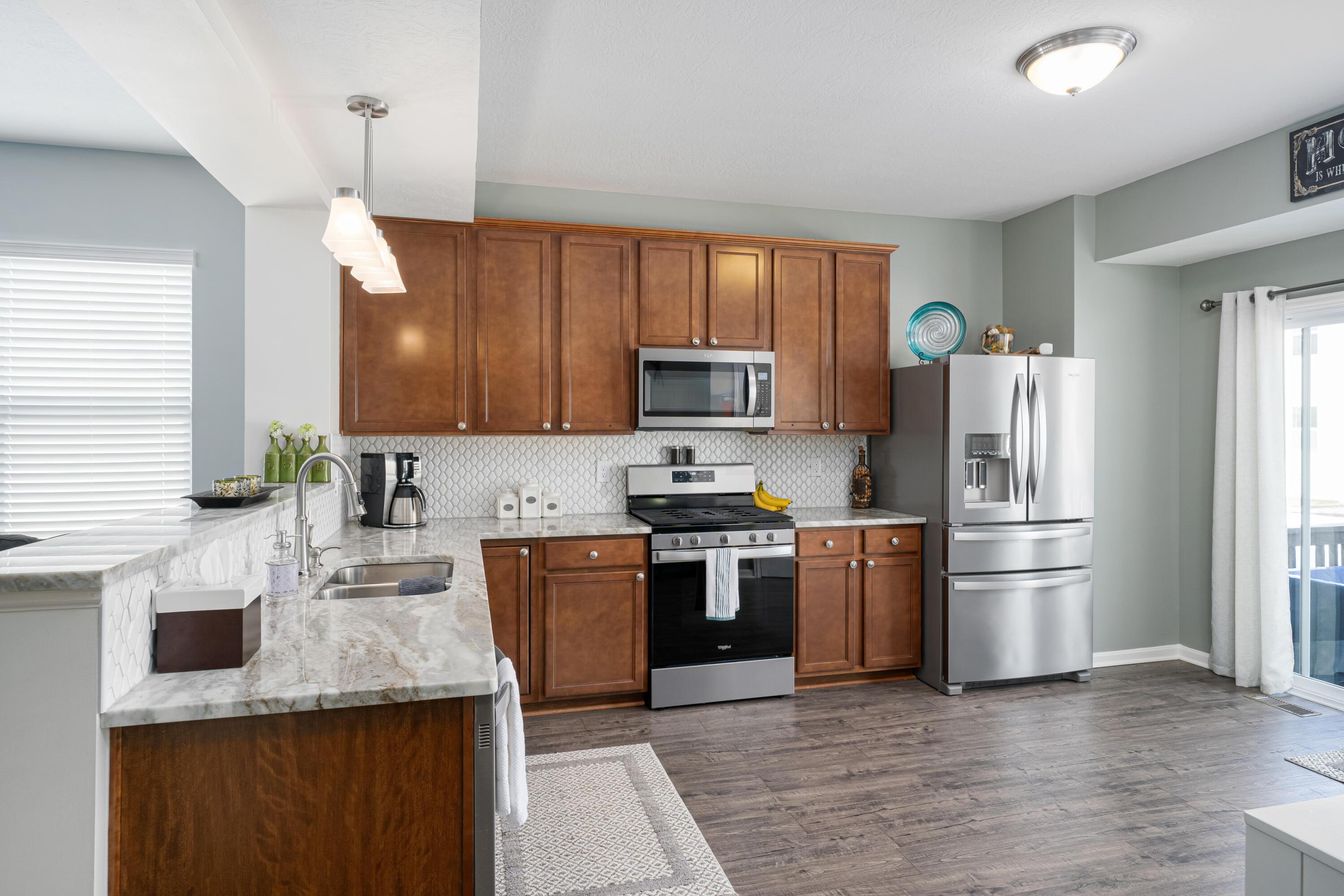 6056 Heckert Road Columbus, OH 43081 - Photo 13 of 42 42in Cabinets. New Granite Counters.