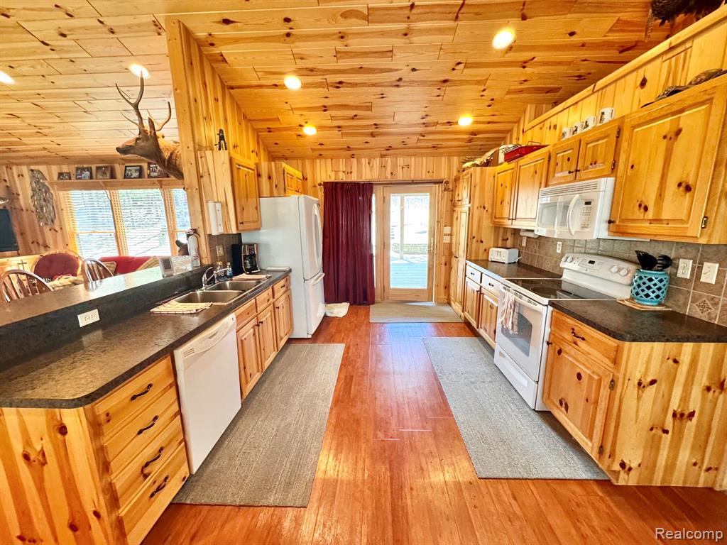 10931 North Roberts Road Frederic, MI 49733 - Photo 8 of 33