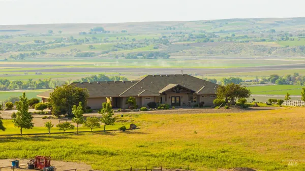 $2,400,000 | 1270 Hillcrest Drive, Vale, OR 97918