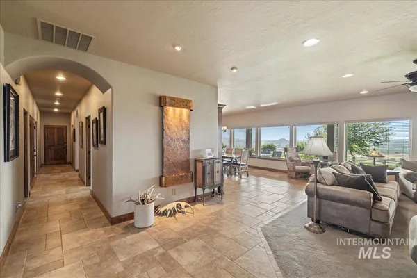 $2,400,000 | 1270 Hillcrest Drive, Vale, OR 97918