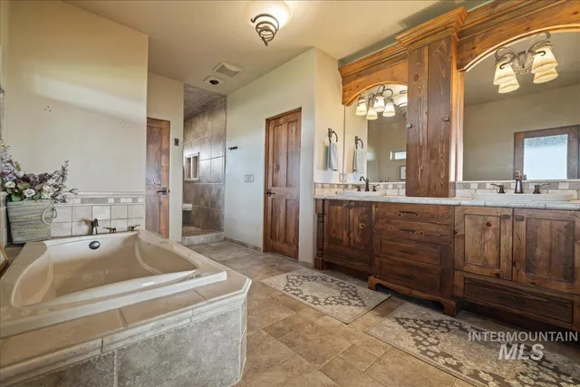 $2,400,000 | 1270 Hillcrest Drive, Vale, OR 97918