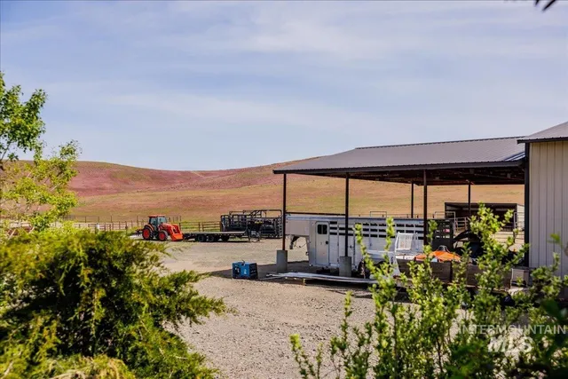 $2,400,000 | 1270 Hillcrest Drive, Vale, OR 97918