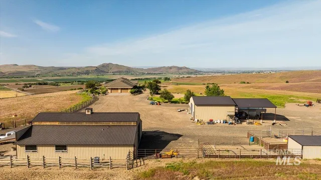 $2,400,000 | 1270 Hillcrest Drive, Vale, OR 97918