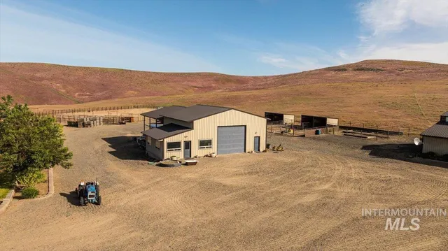 $2,400,000 | 1270 Hillcrest Drive, Vale, OR 97918