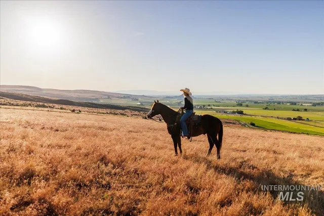 $2,400,000 | 1270 Hillcrest Drive, Vale, OR 97918