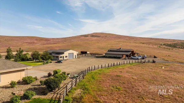 $2,400,000 | 1270 Hillcrest Drive, Vale, OR 97918
