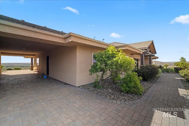 $2,400,000 | 1270 Hillcrest Drive, Vale, OR 97918