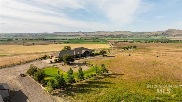 $2,400,000 | 1270 Hillcrest Drive, Vale, OR 97918