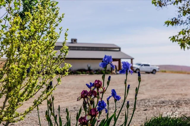 $2,400,000 | 1270 Hillcrest Drive, Vale, OR 97918