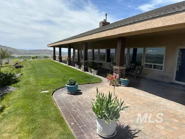 $2,400,000 | 1270 Hillcrest Drive, Vale, OR 97918