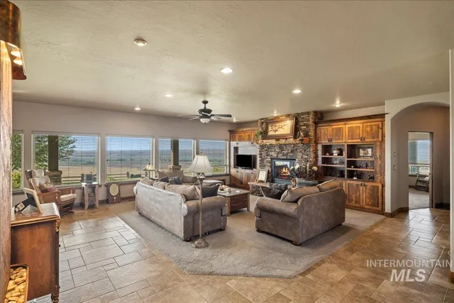 $2,400,000 | 1270 Hillcrest Drive, Vale, OR 97918