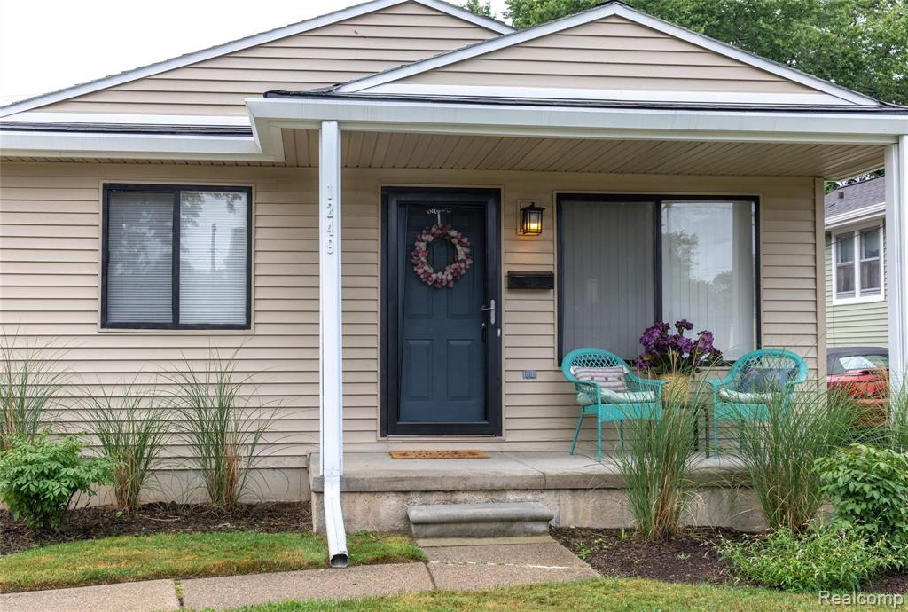 1249 Princeton Road Berkley, MI 48072 - Photo 3 of 38