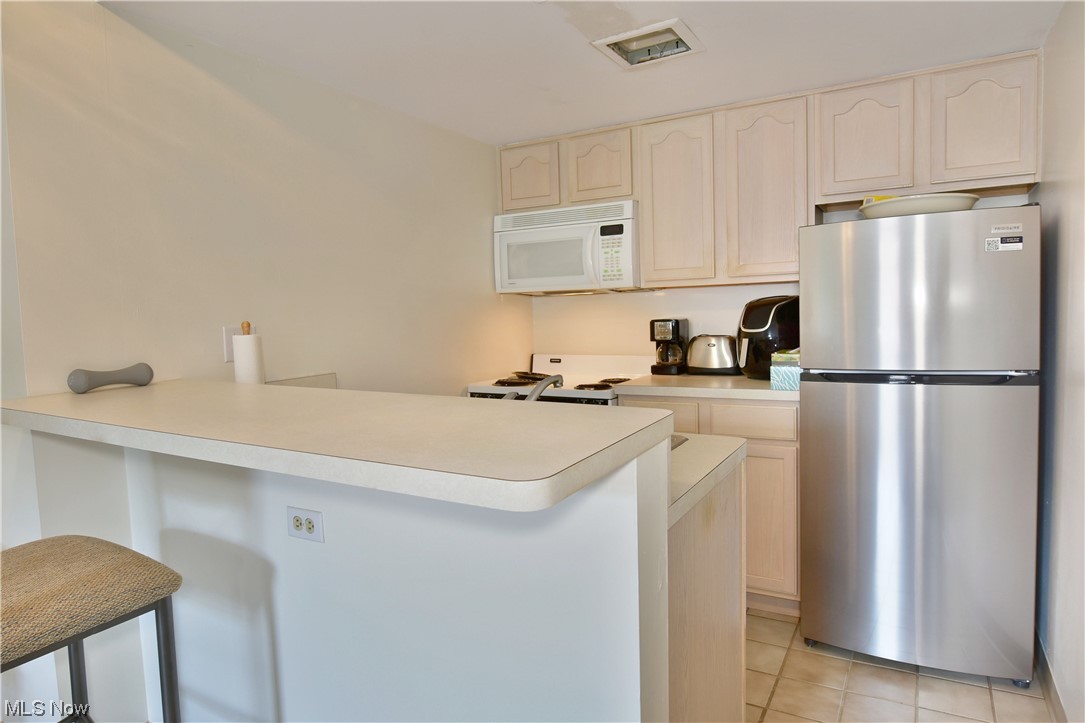 2520 North River Road Northeast, Unit B20 Warren, OH 44483 - Photo 6 of 32