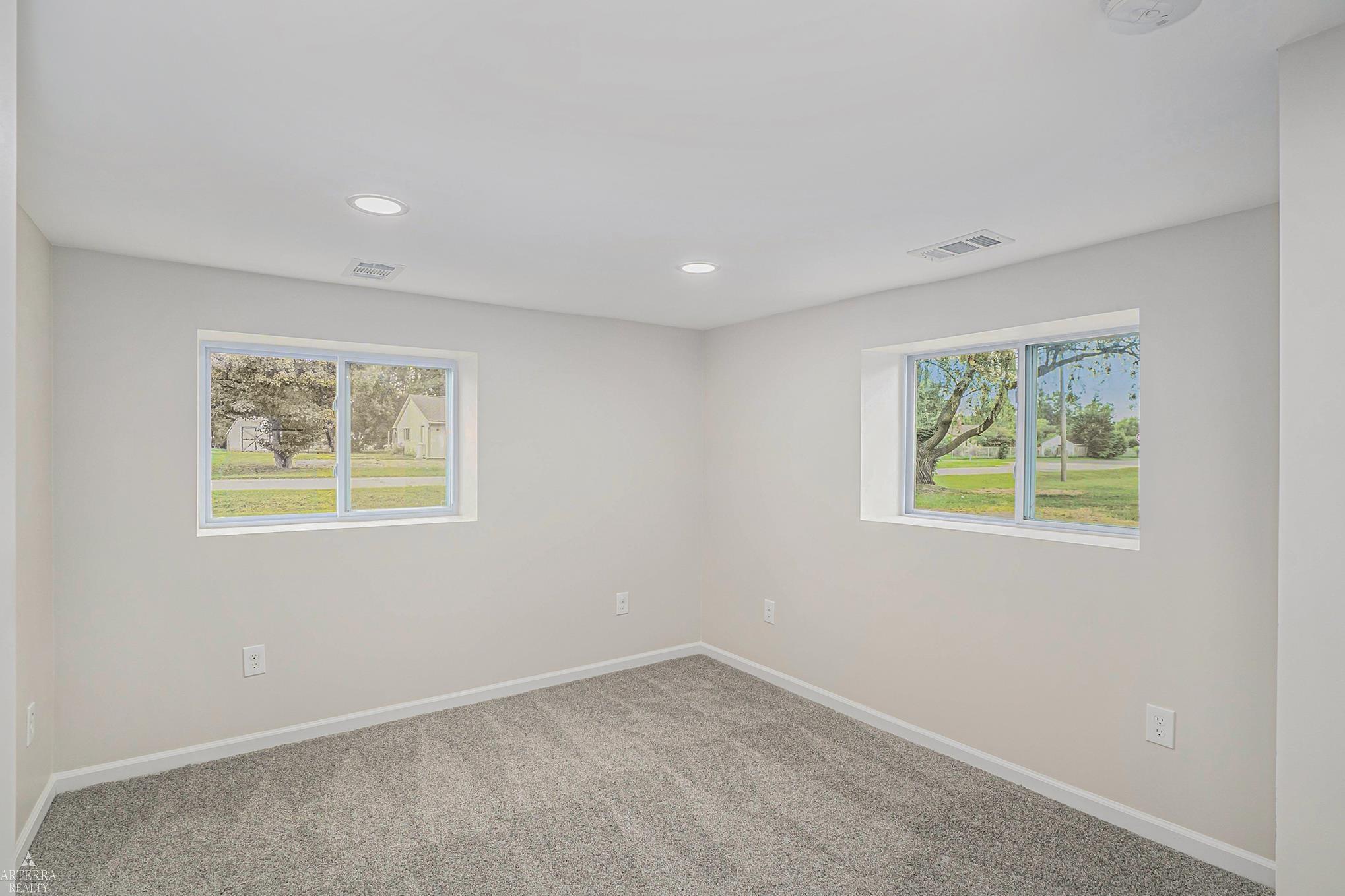 1109 South Genesee Road Burton, MI 48509 - Photo 16 of 27 50117536-15.JPG