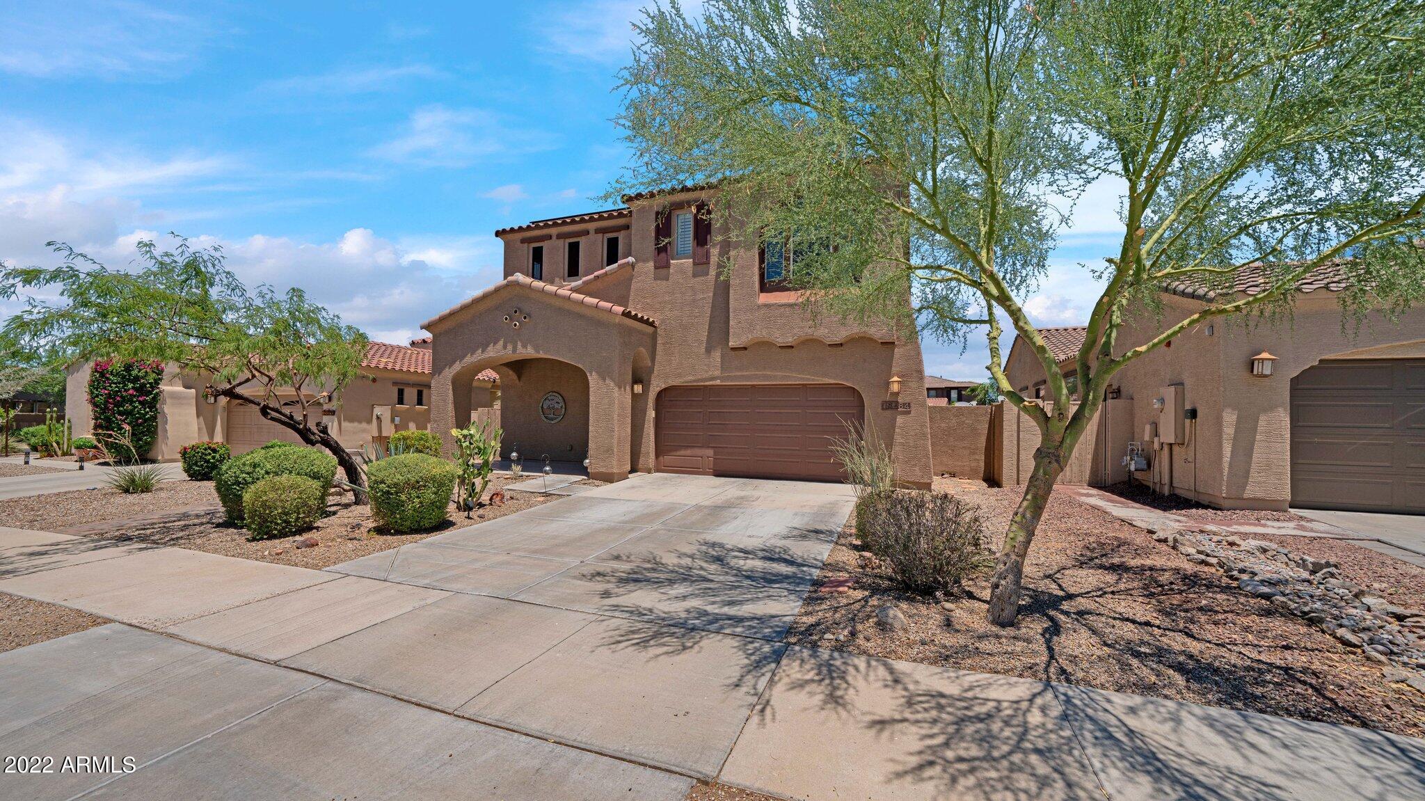 18484 Verdin Road Goodyear, AZ 85338 - Photo 2 of 30 31-web-or-mls-DSC01941