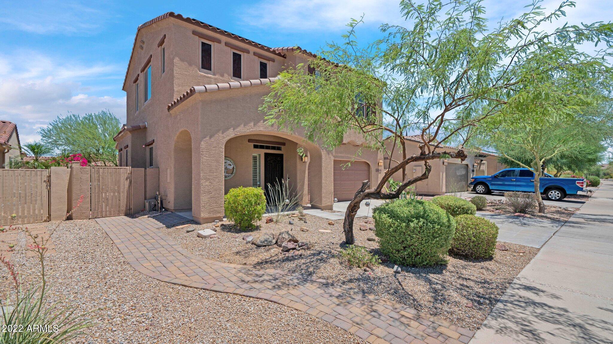 18484 Verdin Road Goodyear, AZ 85338 - Photo 3 of 30 32-web-or-mls-DSC01944