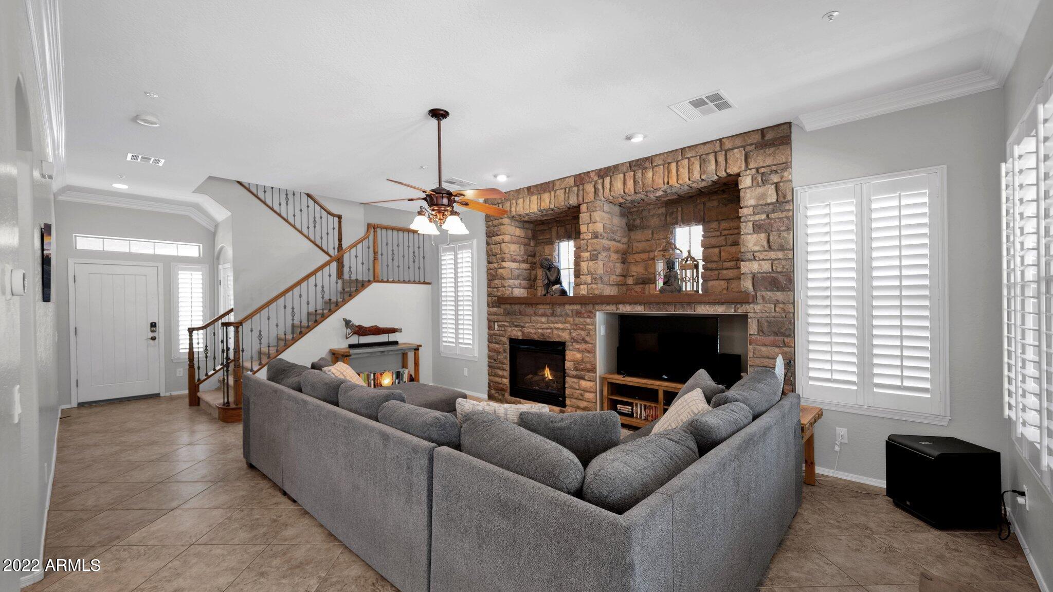 18484 Verdin Road Goodyear, AZ 85338 - Photo 5 of 30 2-web-or-mls-DSC01872
