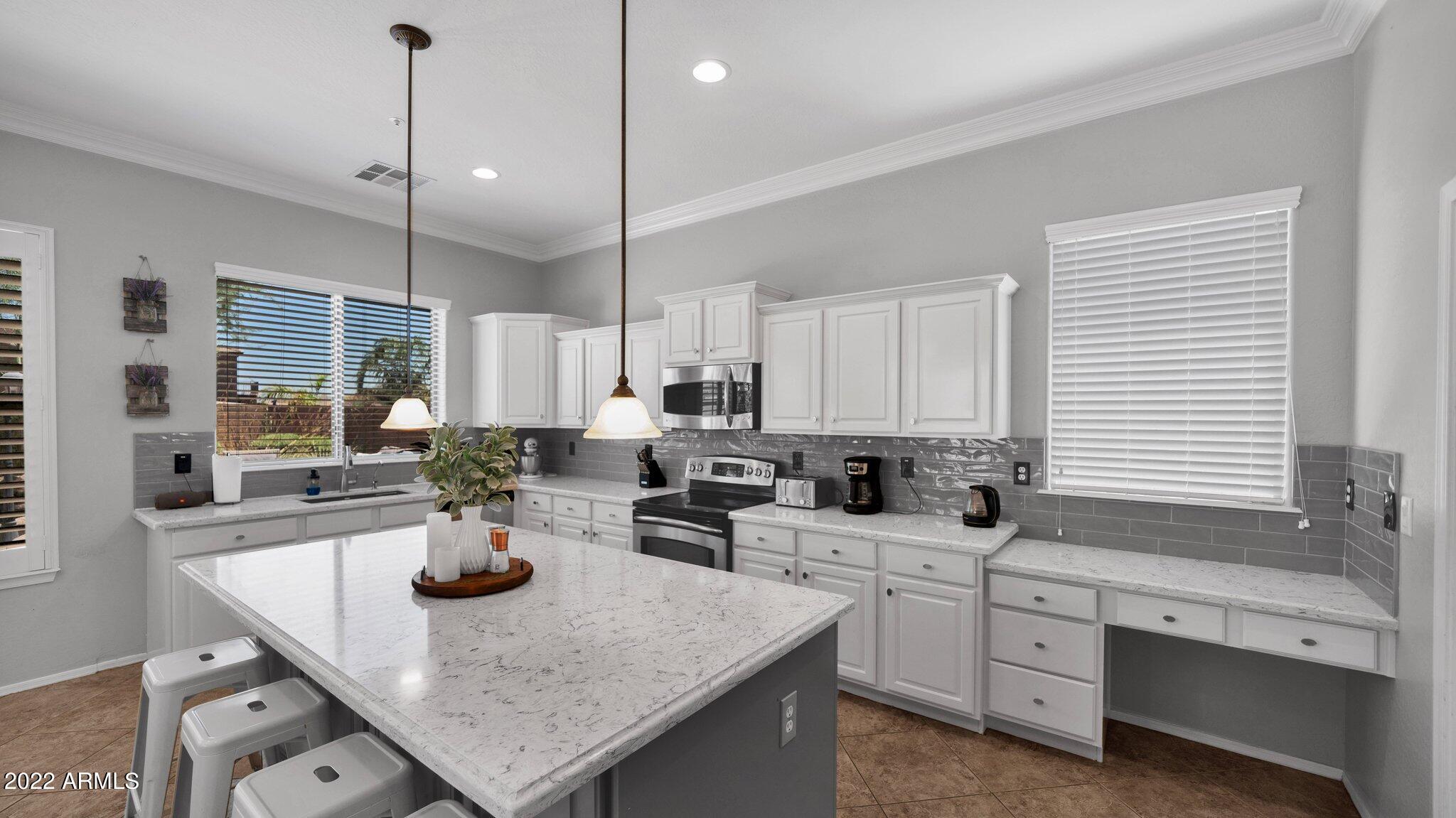 18484 Verdin Road Goodyear, AZ 85338 - Photo 9 of 30 6-web-or-mls-DSC01878