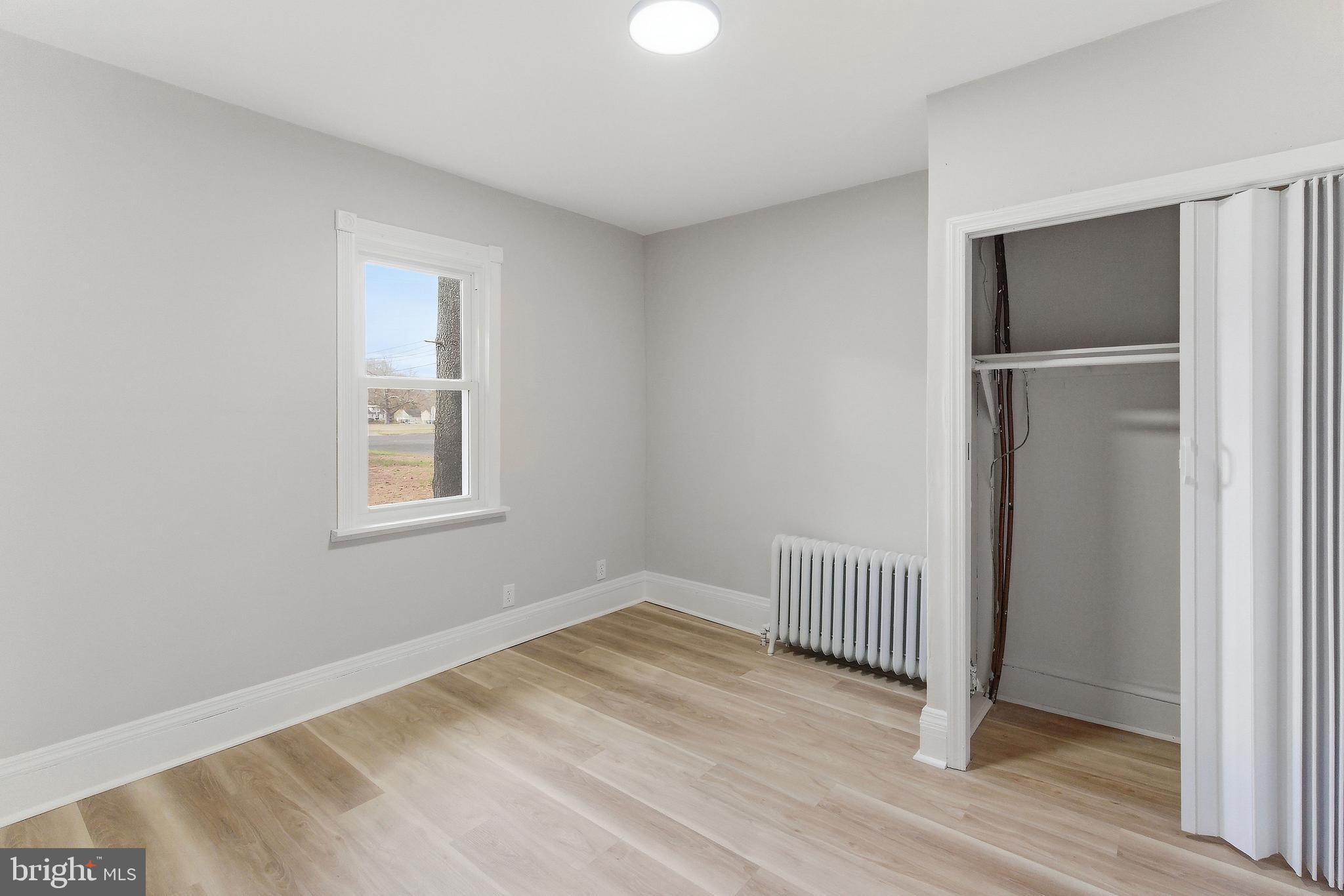 409 Cedar Avenue Lindenwold, NJ 08021 - Photo 15 of 25 an empty room with windows