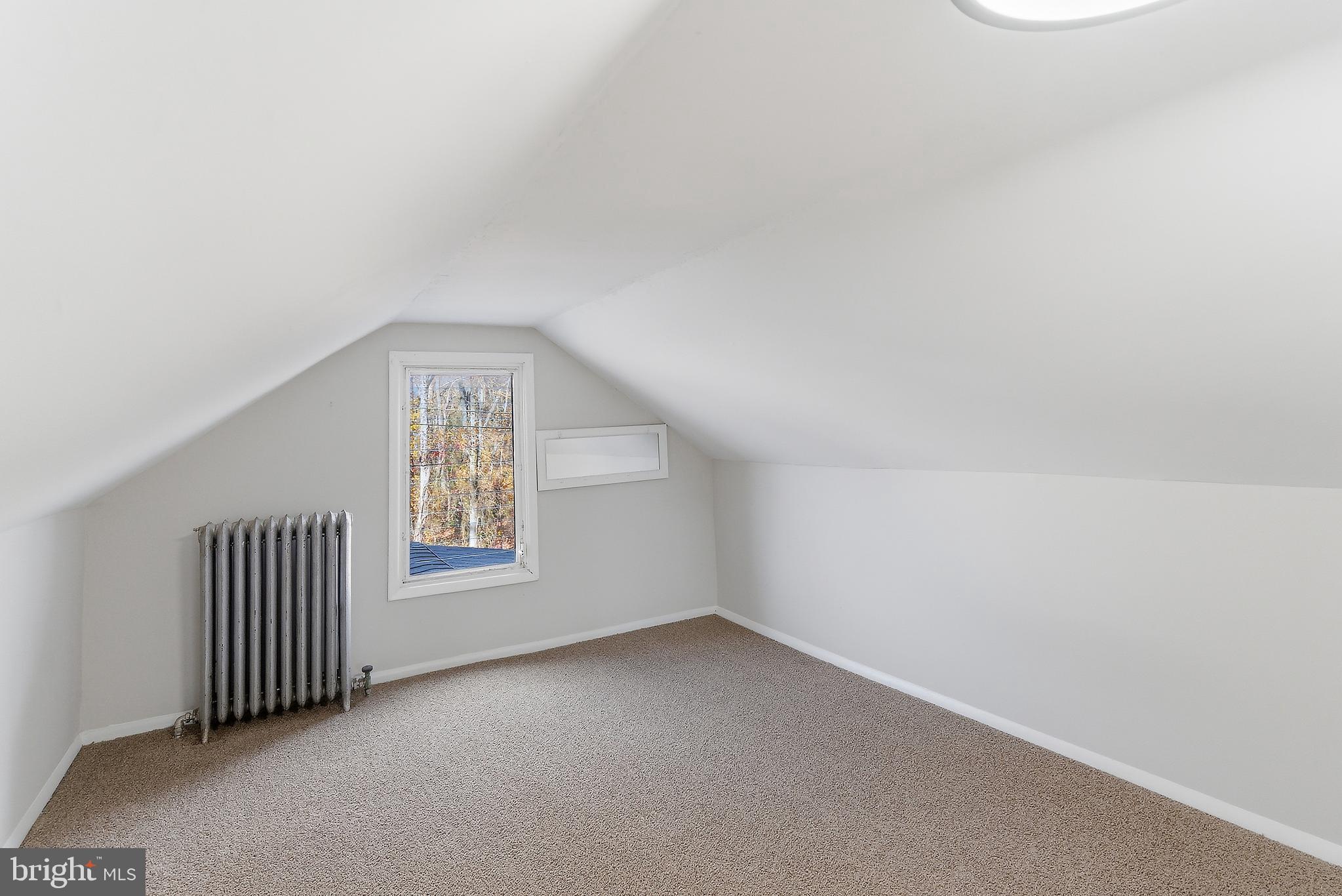 409 Cedar Avenue Lindenwold, NJ 08021 - Photo 21 of 25 an empty room with windows