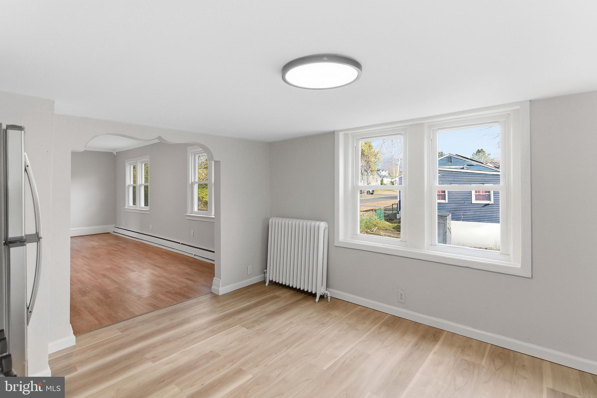 409 Cedar Avenue Lindenwold, NJ 08021 - Photo 10 of 25 an empty room with windows