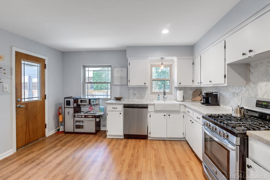 1177 Cadieux Road Grosse Pointe Park, MI 48230 - Photo 12 of 36