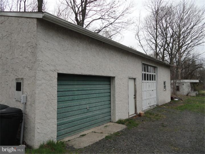 1901 Ziegler Road Pennsburg, PA 18073 - Photo 13 of 17 Garage
