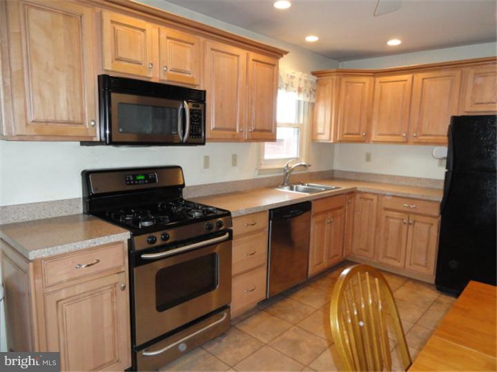 1901 Ziegler Road Pennsburg, PA 18073 - Photo 3 of 17 Kitchen