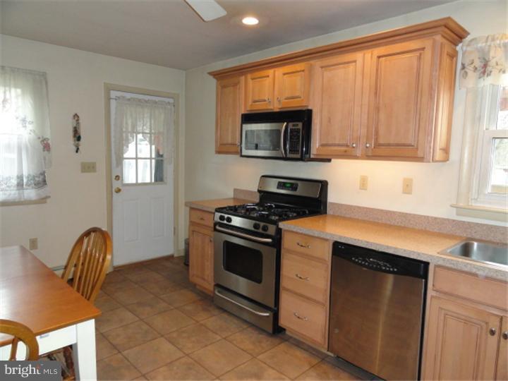 1901 Ziegler Road Pennsburg, PA 18073 - Photo 5 of 17 Kitchen
