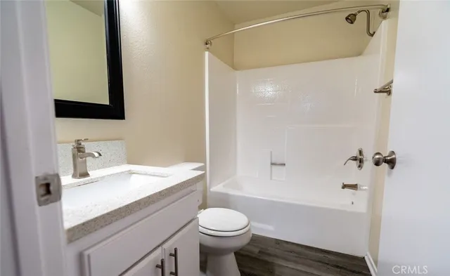 $3,200 | 4406 Cahuenga Boulevard, Unit 209A, Toluca Lake, CA 91602