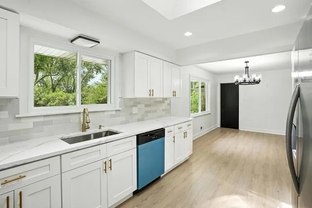 $260,000 | 505 Betty Lane, South Holland, IL 60473