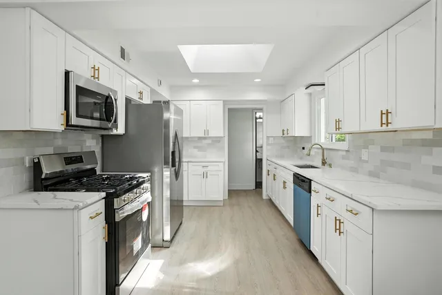 $260,000 | 505 Betty Lane, South Holland, IL 60473