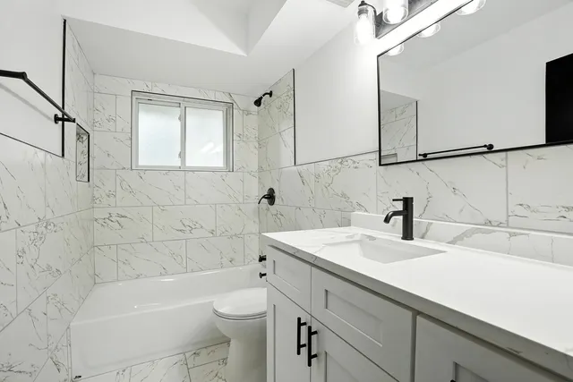 $260,000 | 505 Betty Lane, South Holland, IL 60473