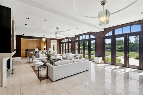 $6,500,000 | 261 East Onwentsia Road, Lake Forest, IL 60045